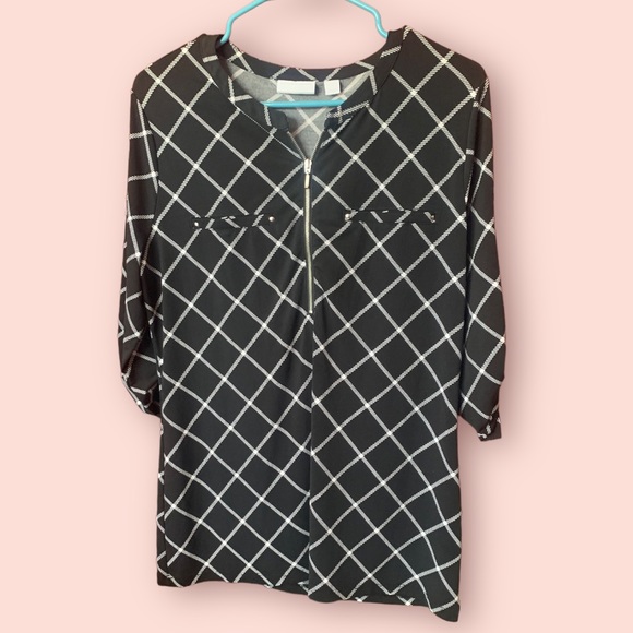 L black and white blouse with half length zipper. - Picture 1 of 2